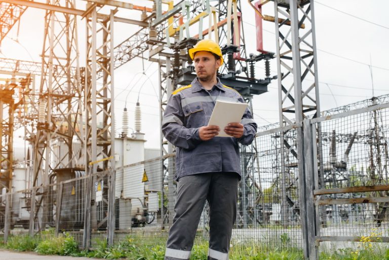 Pelatihan dan Sertifikasi Kompetensi Tenaga Teknik Ketenagalistrikan (SKTTK) - Tenaga bantu operator