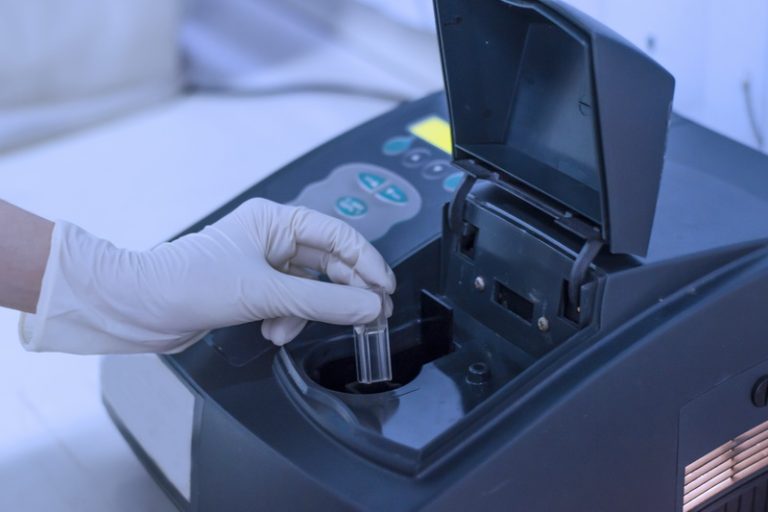 Validasi dan Verifikasi Metode Spektrofometri UV - Vis